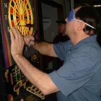 Glen retrieves darts, 2003 tournament